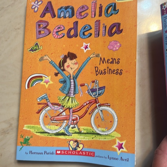 Amelia Bedelia Chapter Books 1-10 - Picture 2 of 11